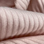 Демонстрация растяжения эластичной лапши по поперечной нити.