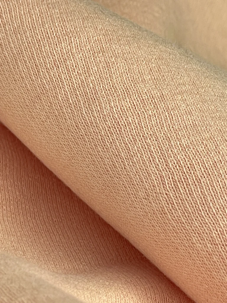 Футер "пыльный персик" - тренд 2024